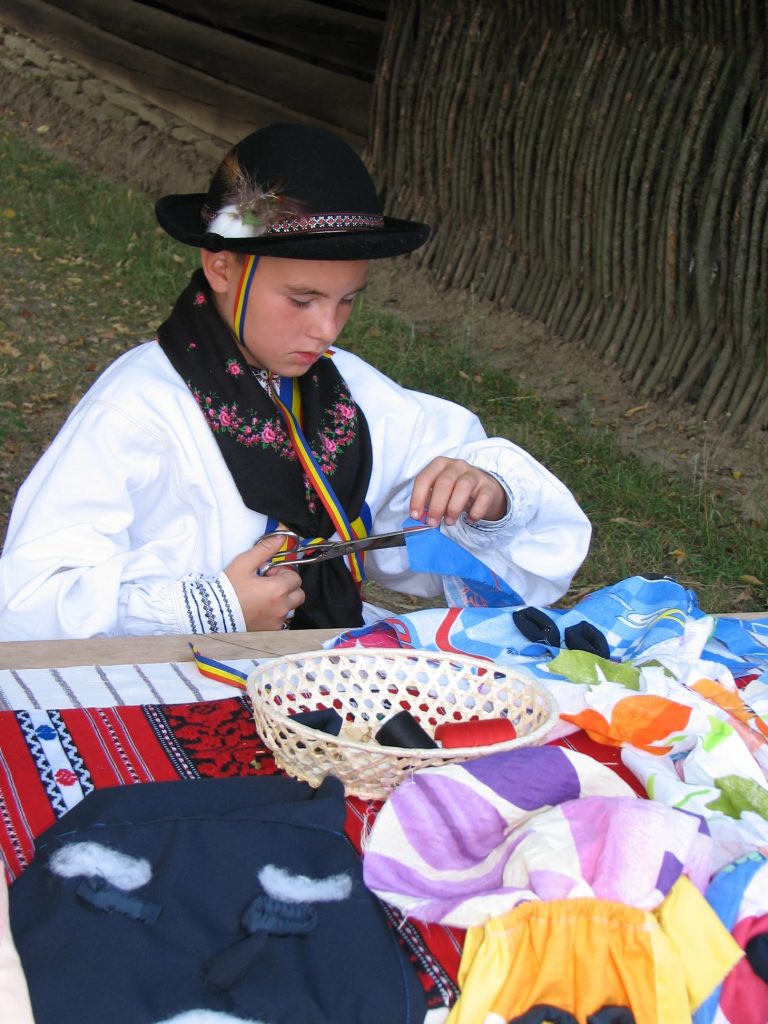 A mai rămas o săptămână pentru înscrierea la Olimpiada „Meșteșuguri artistice tradiționale” de la Muzeul ASTRA