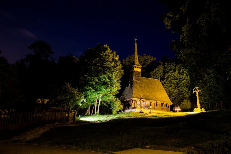 Care este programul de vizitare și al slujbelor religioase din Muzeul ASTRA, de Paști