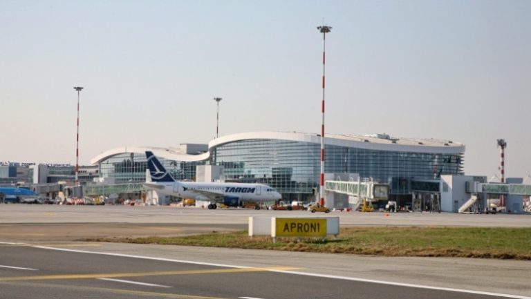 Alarmă cu bombă la bordul unui avion de pe aeroportul Henri Coandă