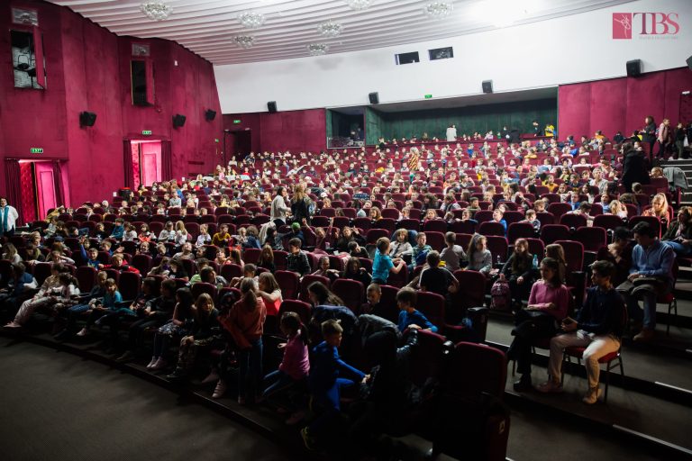Peste 2.700 de elevi, spectatori ai „La fille mal gardée”, la Teatrul de Balet Sibiu
