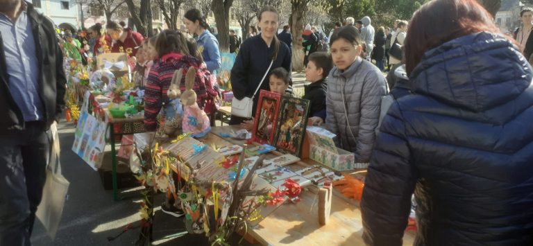 FOTO Peste 1.000 de elevi din Mediaş la Târgul de Paşti