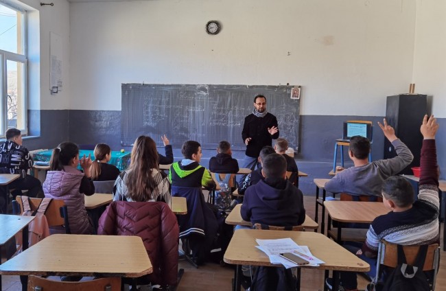 În Roșia s-a deschis ”Școala de empatie”