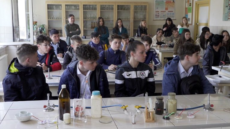 FOTO Sute de elevi au fost „liceeni pentru o zi” la „Axente Sever” Mediaş