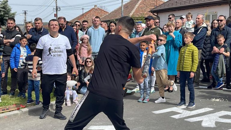 FOTO: Jocul Țuru împlinește 100 de ani. Apelul primăriei pentru locuitorii Mediașului