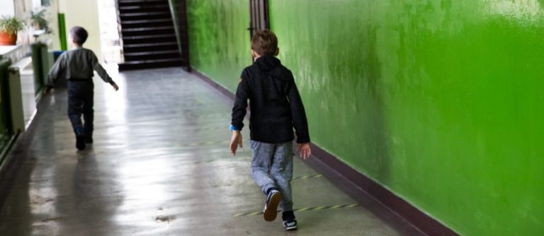 Strategia Națională „Părinți educați, copii fericiți”, în consultare publică