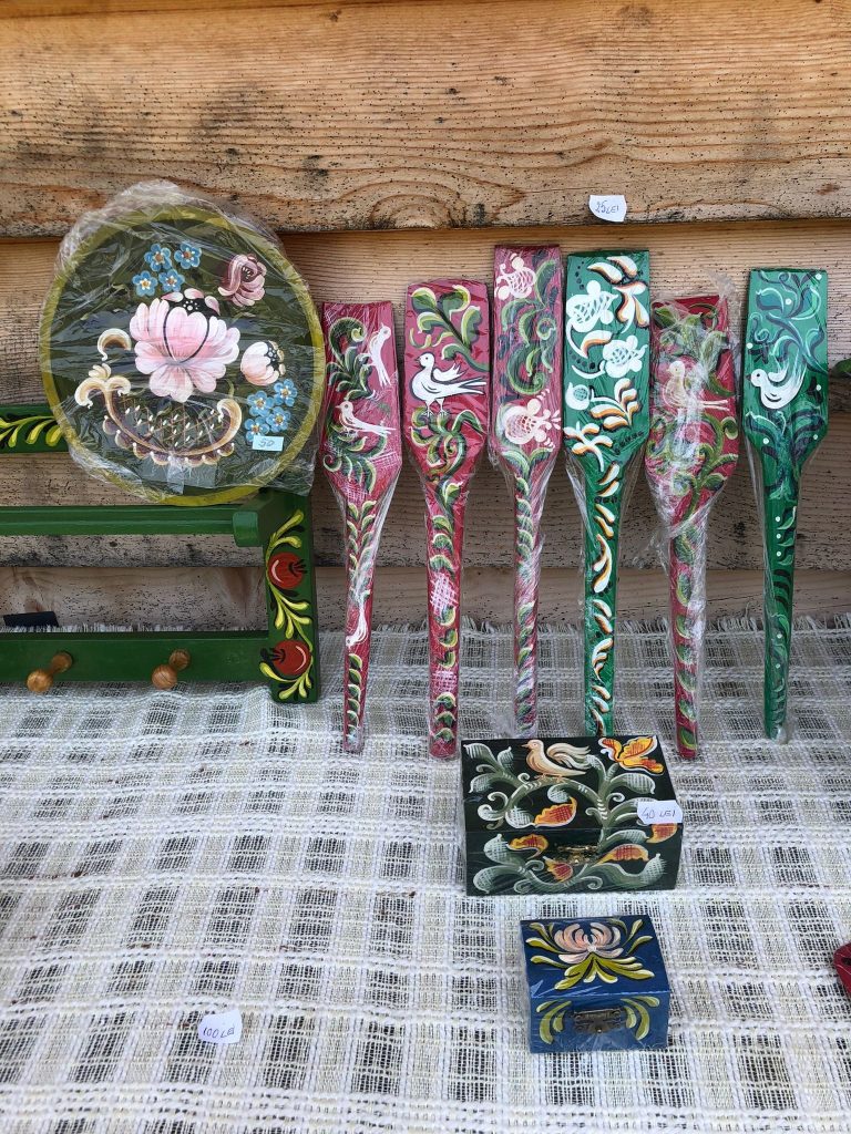 Ateliere de pictură pe lemn, în weekend, în Muzeul din Dumbrava Sibiului