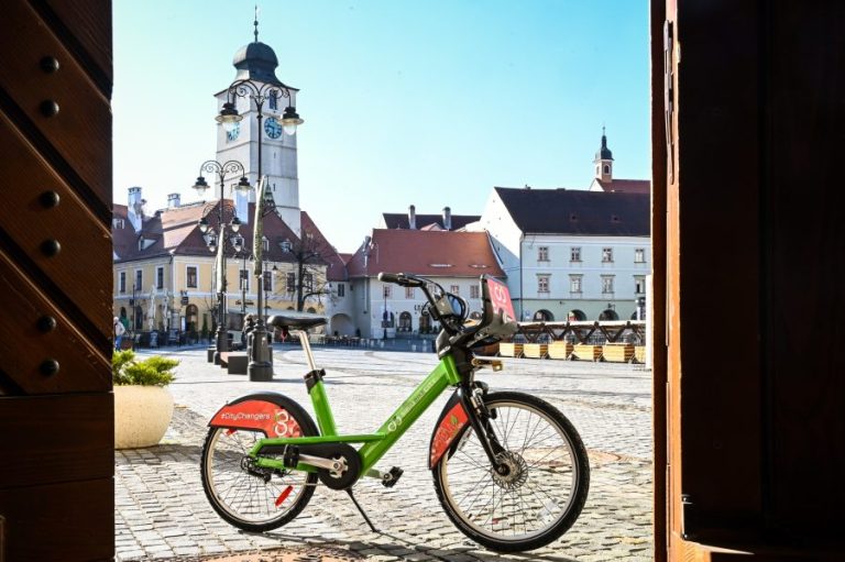 Bicicletele verzi, disponibile pentru închiriere în stațiile Sibiu Bike City