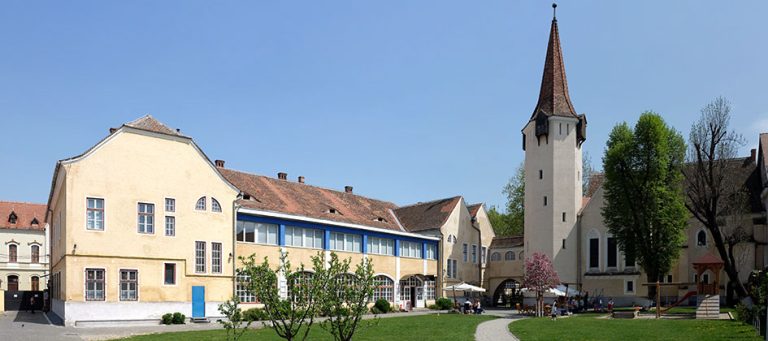 Fotografii alb-negru surprinse în Transilvania, expuse la Casa Teutsch