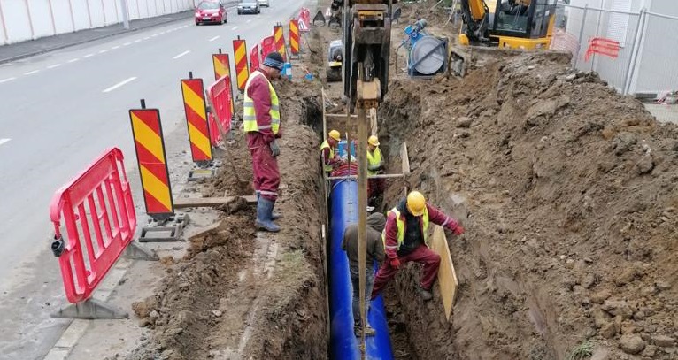 Cuplarea noii retele de distributie apa potabila din Bdul Vasile Milea , intre Calea Dumbravii si str.Oituz