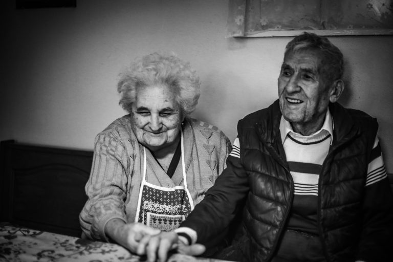 150 de portrete cu ultimii veterani de război ai Sibiului, expuse la Cercul Militar