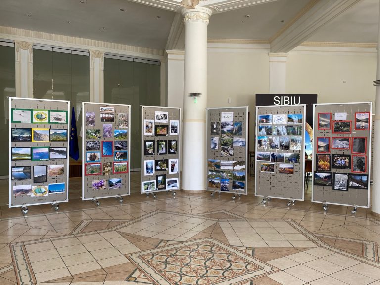 Cum să călătorești în zeci de destinații mergând doar într-un singur loc