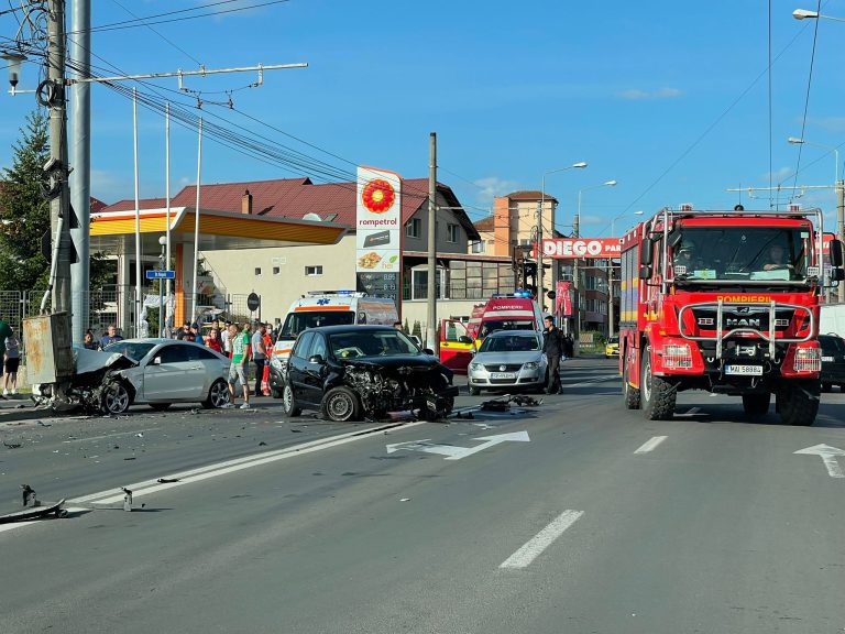 FOTO 4 persoane implicate într-un accident rutier în Mediaş