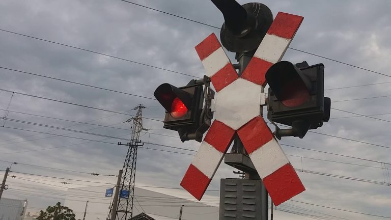 Autoturism lovit de un tren pe DN 14, la Agârbiciu