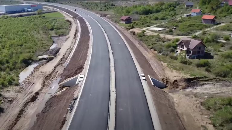 Compania de drumuri se pregătește de deschiderea circulației pe noua autostradă Sibiu – Boița. Lucrări la Boița și la Șelimbăr