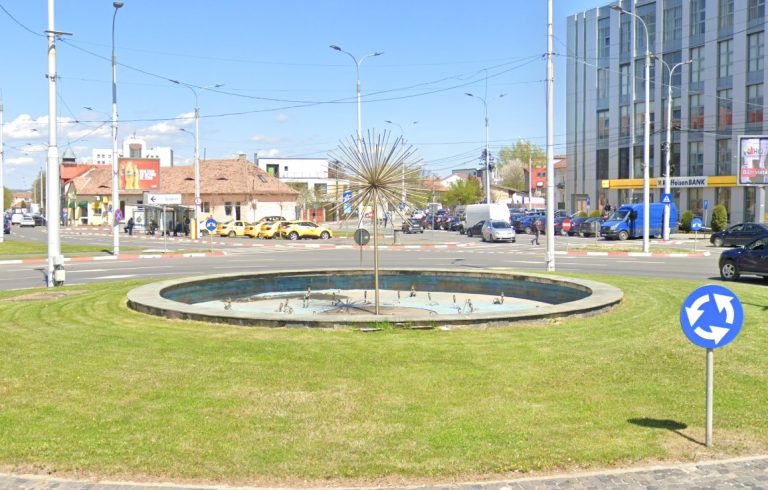 FOTO „Păpădia” din piața Aurel Vlaicu va fi înlocuită cu o fântână cu cascade și jeturi reglabile