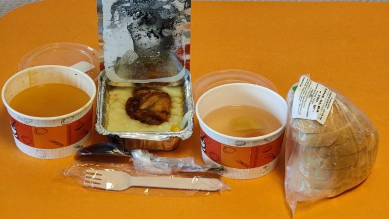 Pacienții internați la Spitalul Județean Sibiu primesc hrana în regim de catering