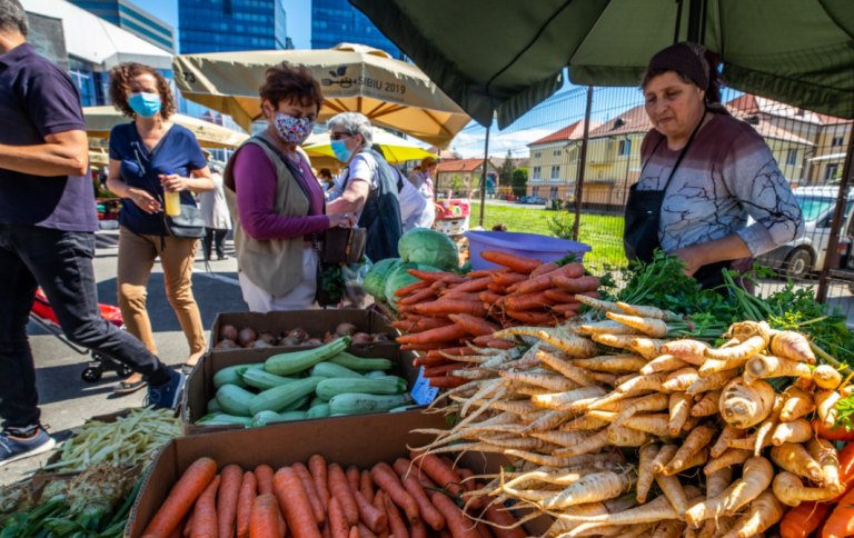 Producătorii locali pot să își depună dosarele pentru un loc în Piața Transilvania