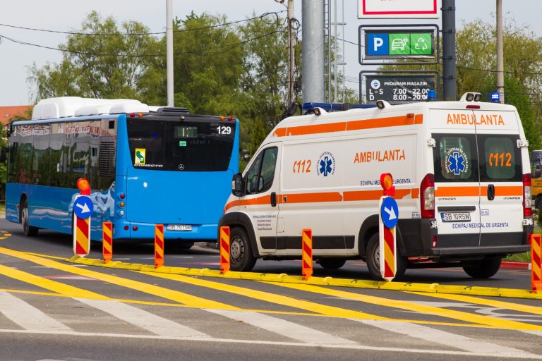 GALERIE FOTO S-a reluat circulația pe un singur pod, pe șos. Alba Iulia. Trafic restricționat, inclusiv pentru ambulanțe și pompieri