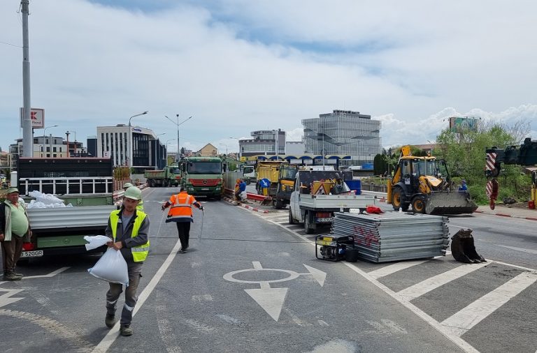 VIDEO Prima zi cu podurile PECO închise. Cozi de zeci de minute pe traseele ocolitoare