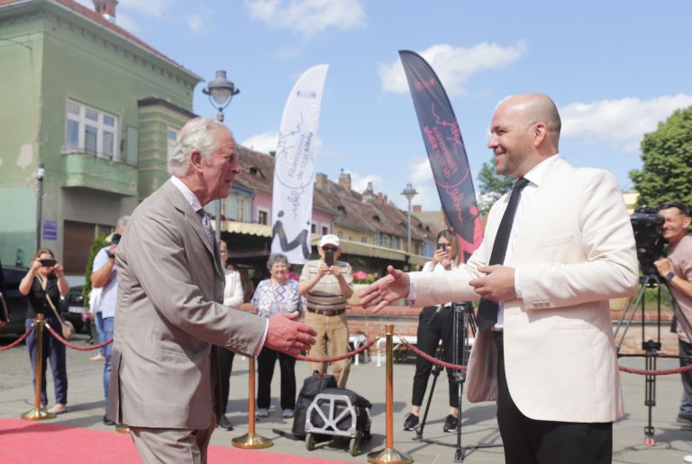 GALERIE FOTO Prințul Charles a sosit în Sibiu, pentru a participa la un eveniment la Sala Thalia