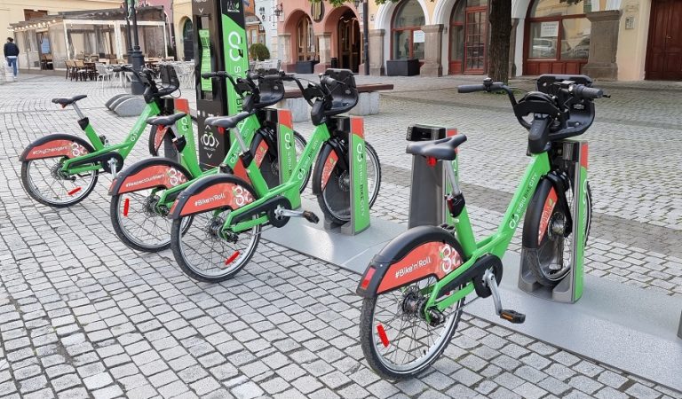 Peste 1.000 de închirieri de biciclete verzi în Sibiu, în primul weekend al sistemului Bike City