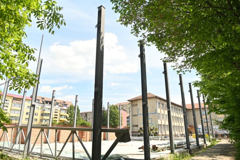 Reîncep lucrările de extindere și construcția sălii de sport la Școala Gimnazială Nicolae Iorga