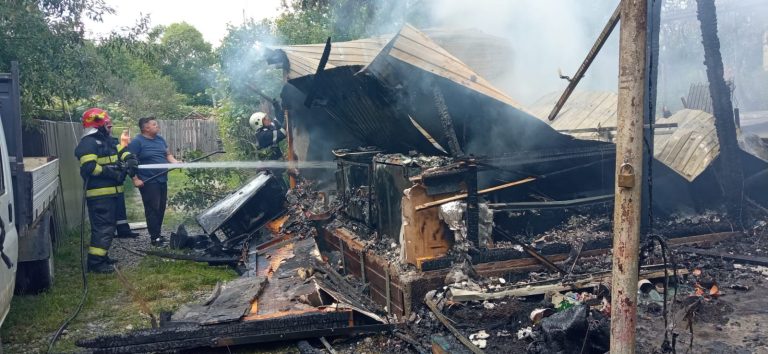FOTO Pagube mari în urma unui incendiu violent, în Mârşa