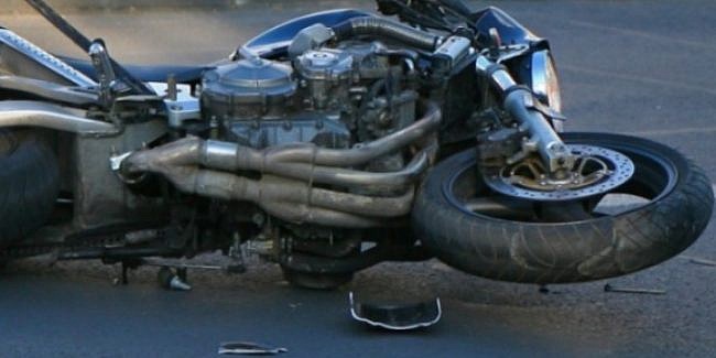 Mopedist rănit din cauza unui șofer neatent