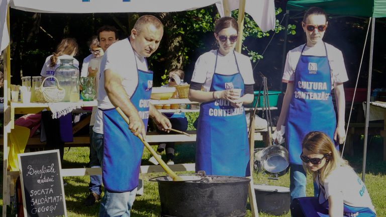 Directorii Muzeului ASTRA trec la cratițe și ceaune, în weekend