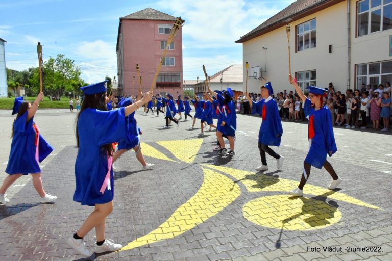 FOTO Retragere cu torţe la Şcoala Gimnzială 3 din Copşa Mică