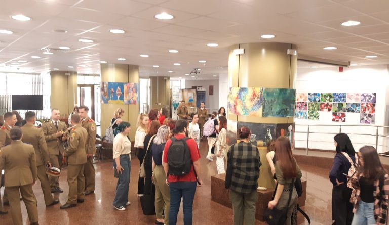 Elevii Liceului de Artă și-au deschis expoziție la Biblioteca ASTRA