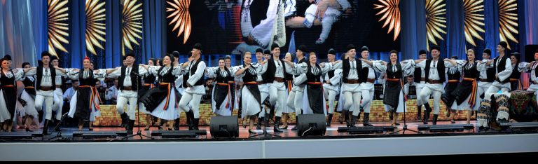 Junii Sibiului duc tradițiile sibiene în Banat și în finala „Vedeta Populară”