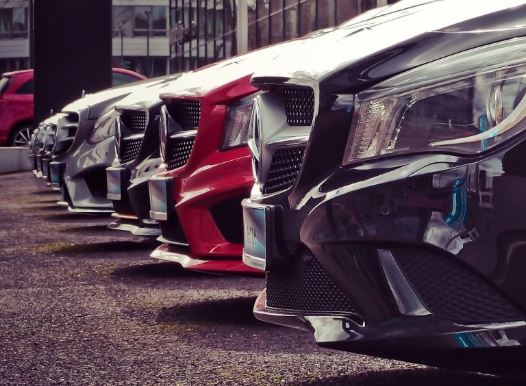 Lege promulgată: Autoturismele vor putea fi înmatriculate sau radiate online