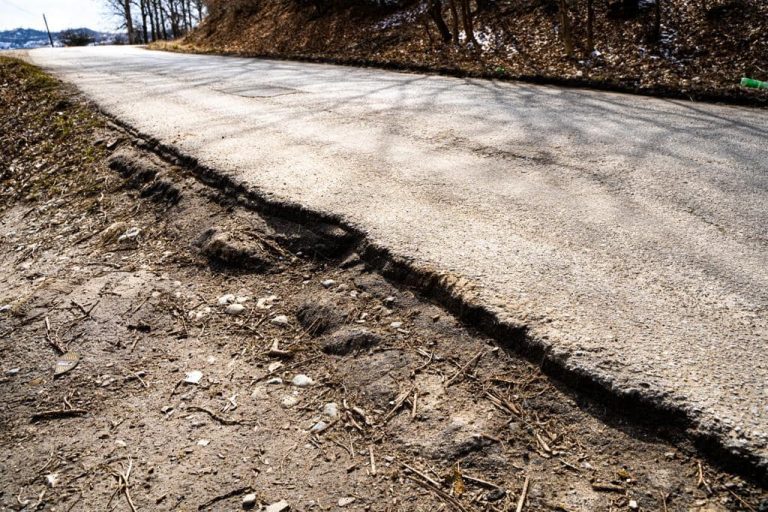 Încep lucrările pentru reabilitarea drumului dintre Mediaș și Ighișu Nou