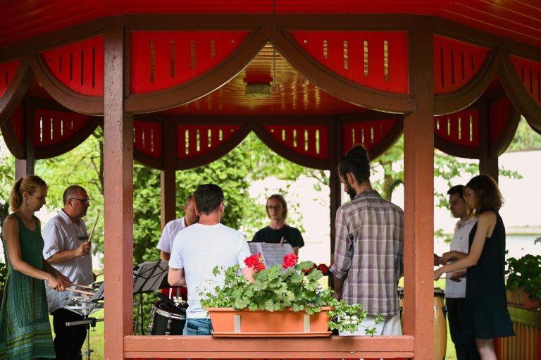 „Zilele Muzicale Româno-Americane”: vremea rea schimbă locațiile concertelor programate astăzi