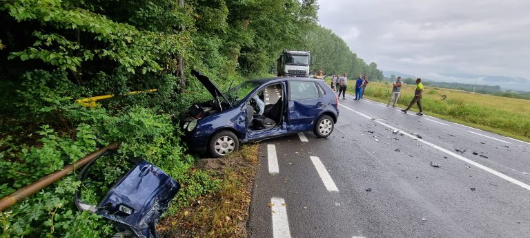 FOTO Trei persoane implicate într-un accident rutier pe drumul dintre Sibiu și Poplaca