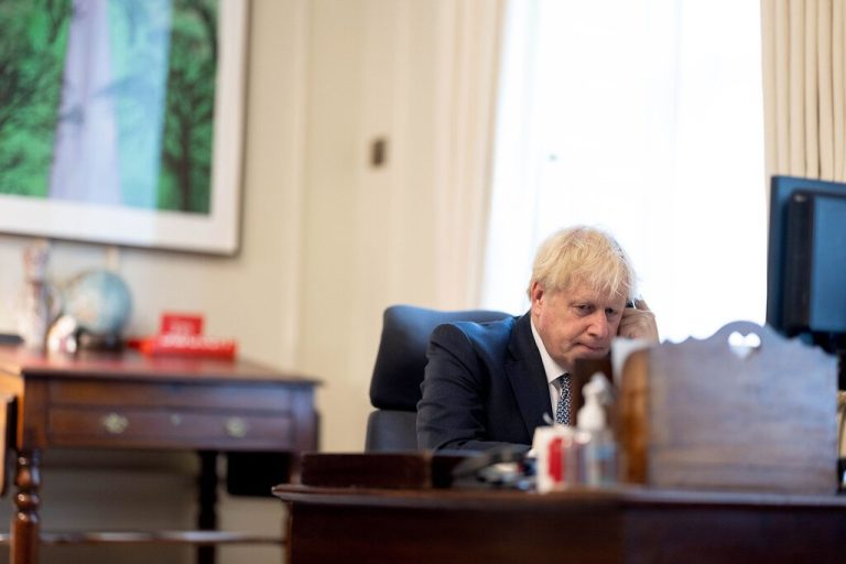 Prim-ministrul Marii Britanii, Boris Johnson, demisionează la presiunea miniștrilor săi