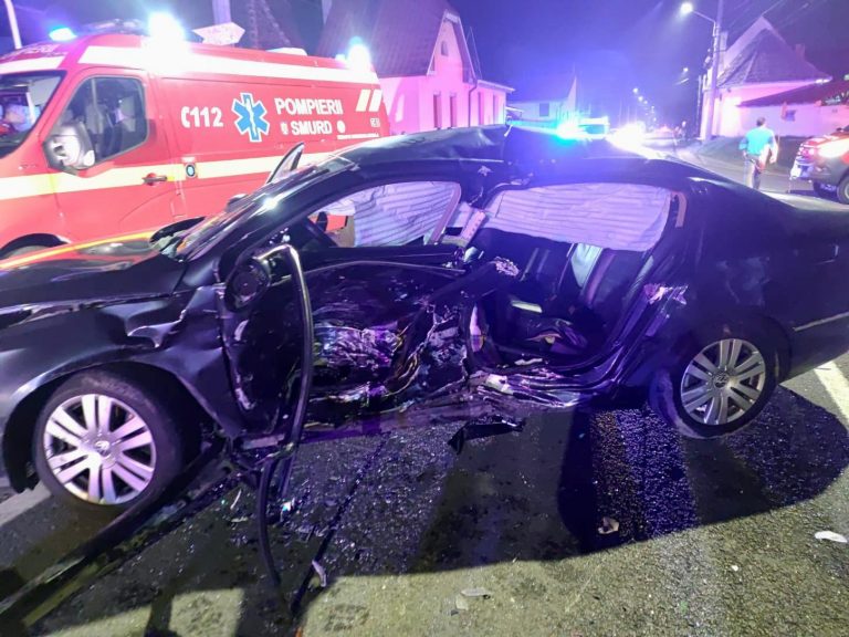 FOTO Cinci răniți într-un accident rutier produs de un șofer băut și drogat care a fugit de polițiști