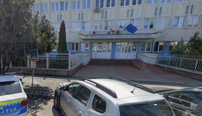 Poliția Sibiu, căutată cu executorul judecătoresc de un fost polițist. Agentul Răduinea a fost dat afară pentru că l-a amendat pe colonelul Ivancea și are de primit 145.000 de lei