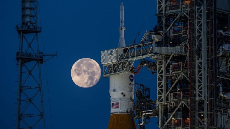 Fenomen astronomic: luna va fi mai mare și mai strălucitoare decât de obicei, miercuri, 13 iulie