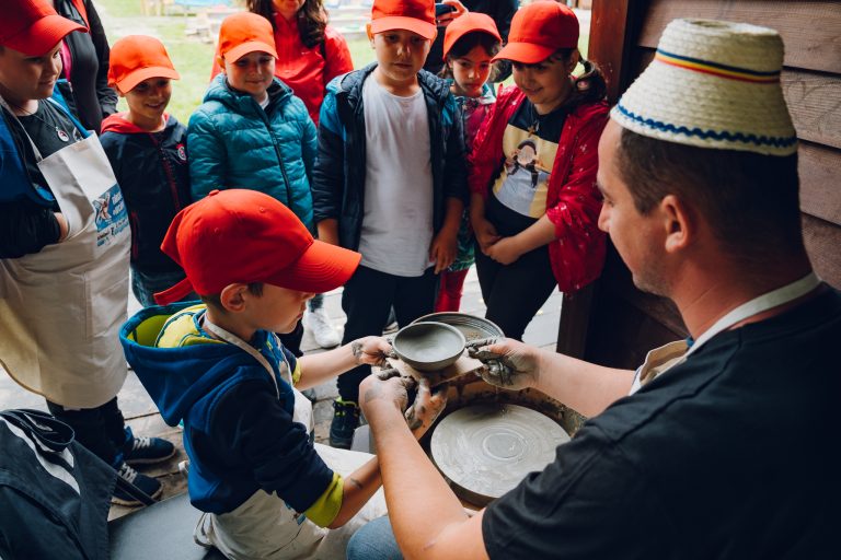 Ateliere meșteșugărești și ateliere interactive, în weekend, în Muzeul din Dumbrava Sibiului