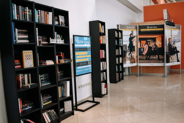 Revin „Cititorii la bord”. Spațiu dedicat lecturii, în Aeroportul Internațional Sibiu