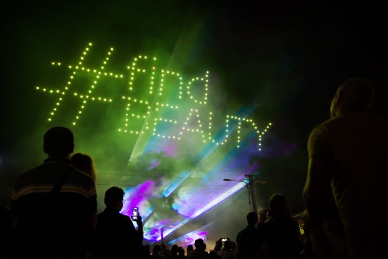 FITS trage cortina în această seară, cu un spectacol cu drone și lasere