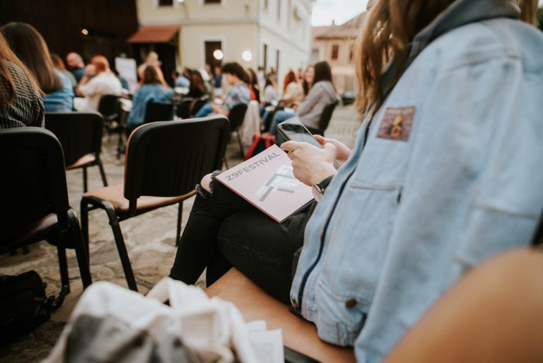 Z9Festival revine la Sibiu: lecturi ale tinerilor poeți nedebutanți, tabere de creații și premii