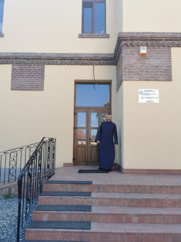 Omul sfințește… școala