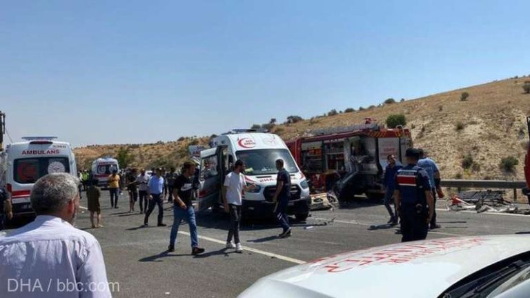 Catastrofă rutieră în Turcia: 16 morți și 21 de răniți într-un accident rutier