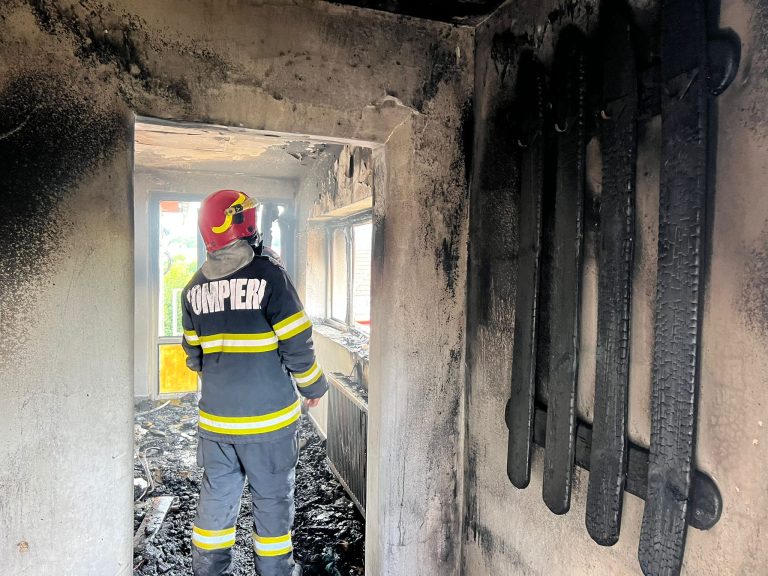 FOTO Bărbat în stare gravă în urma unui incendiu produs în Cisnădie