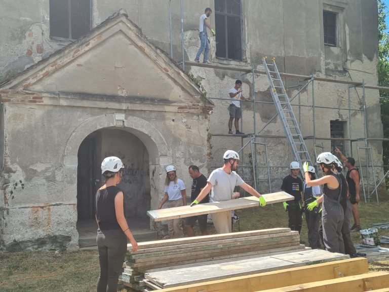 Biserica Evanghelică din Hoghilag va fi restaurată parțial de voluntarii „Ambulanței pentru monumente”