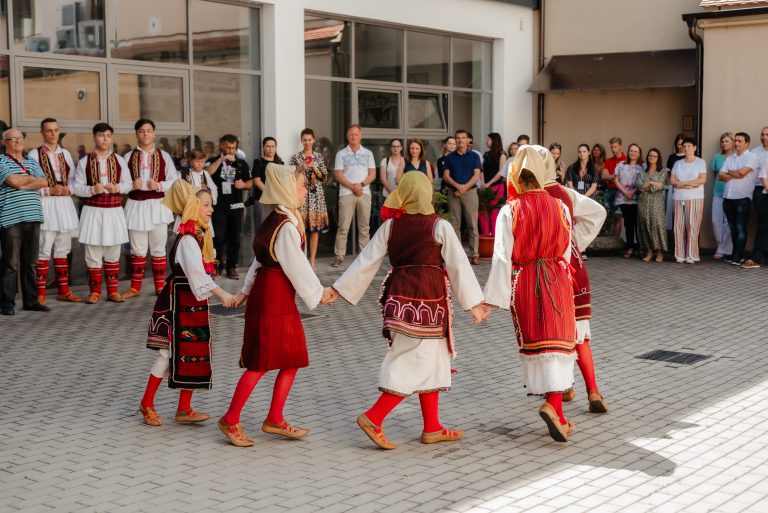 Cel mai spectaculos festival al verii începe la Sibiu! Piața Mare va răsuna de muzică și dansuri din întreaga lume