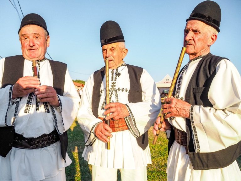 Jinarii povestesc despre tradiția păstoritului și gătesc o zi întreagă, în Muzeul ASTRA